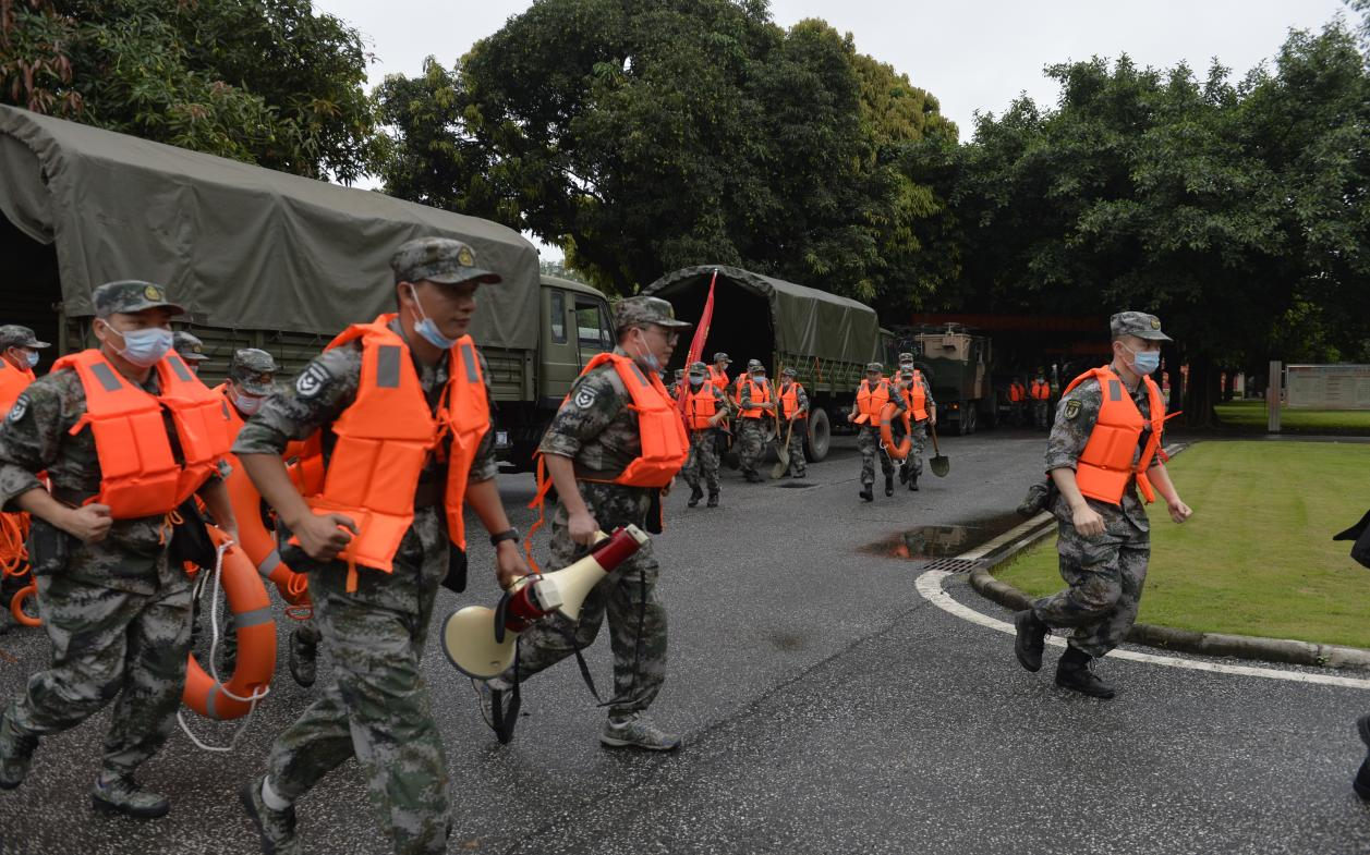 風雨同舟心系災情，聞汛而動勇擔使命